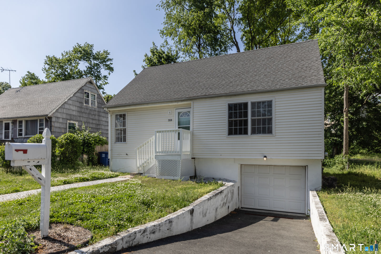 Property Photo: 318 Valley Avenue CT 06606