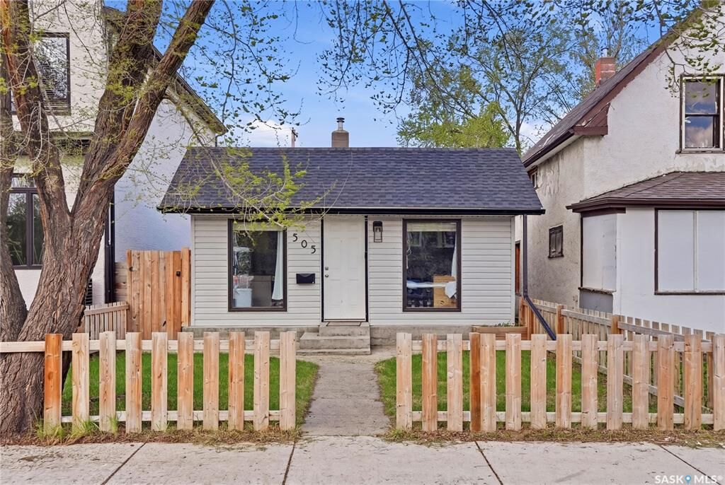 Property Photo: 505 F Avenue S SK S7M 1T6