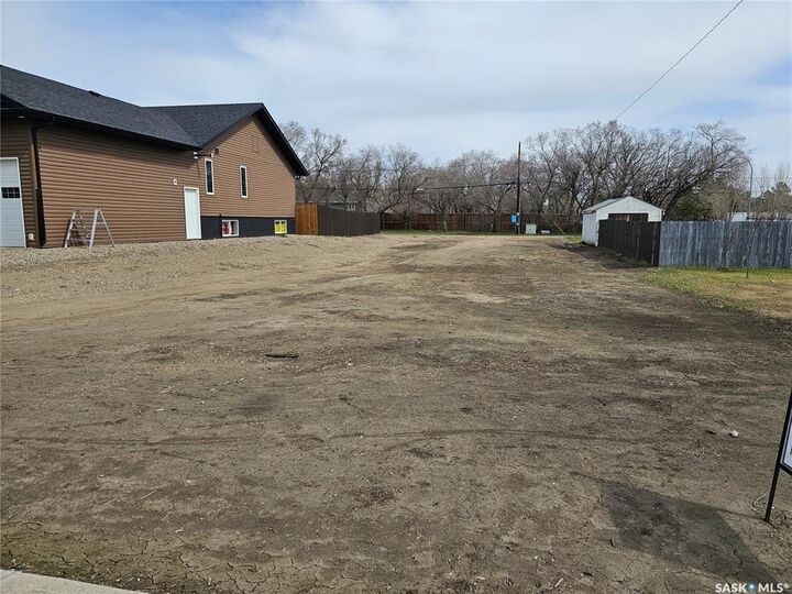 Property Photo:  549 5th Avenue E  SK S0K 4L0 