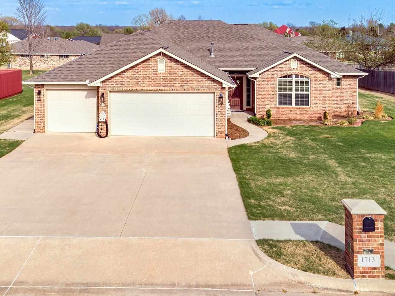 Property Photo: 1713 N Young Street OK 74075
