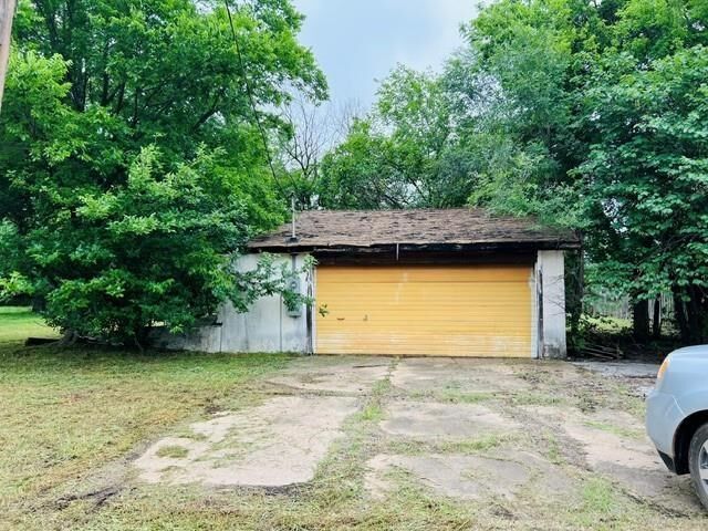 Property Photo:  1028 E Vine Street  OK 74023 