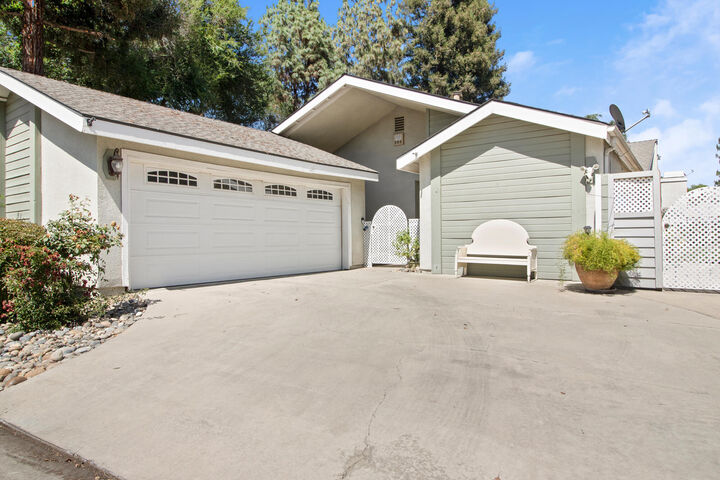 Property Photo:  1421 E Castleview Drive  CA 93292 