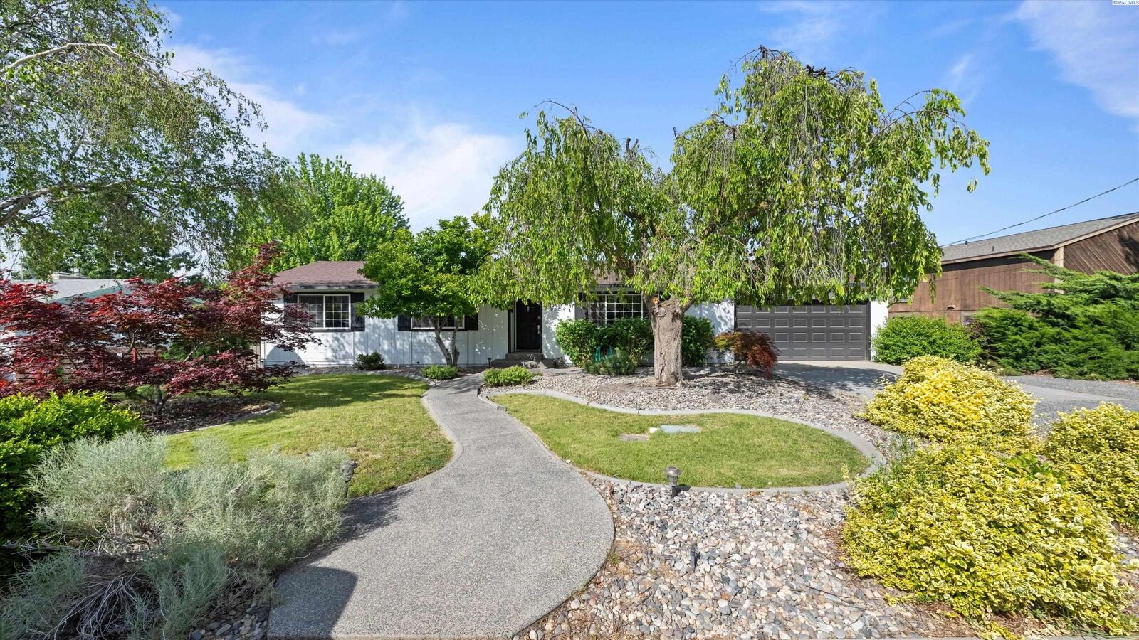Property Photo: 3994 Ironton Dr WA 99353