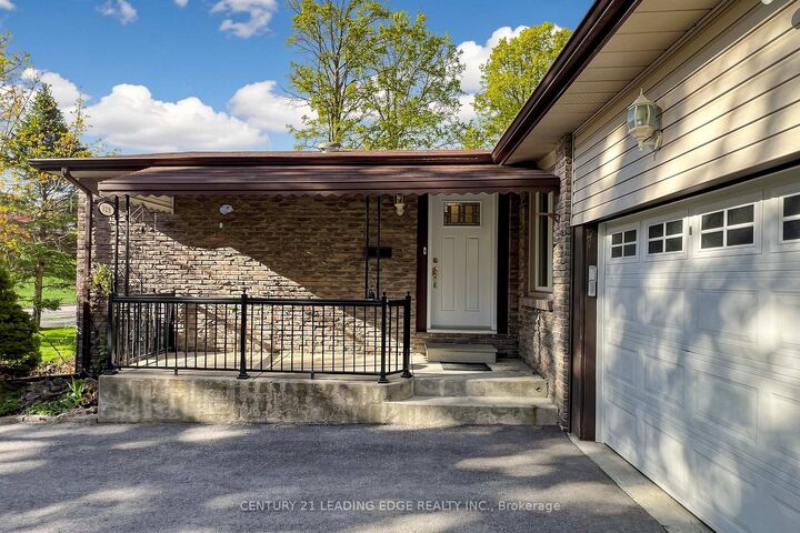 Property Photo:  323 Waratah Avenue  ON L3Y 5J3 