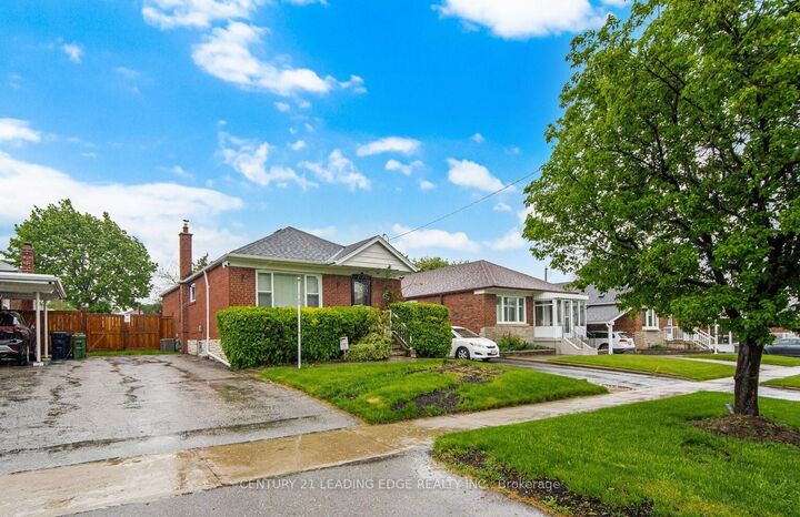 Property Photo:  54 Lewiston Road  ON M1P 1X9 