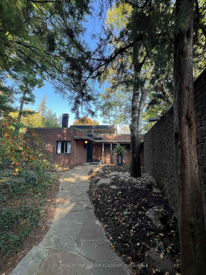 Property Photo: 1379 Clarkson Road N ON L5J 2W6