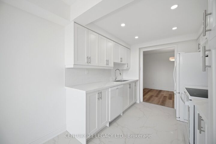 Property Photo: 24 Hanover Road 404 ON L6S 5K8