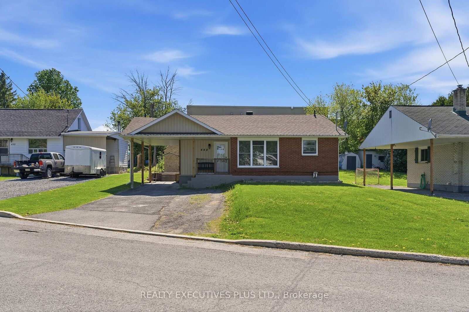 Property Photo:  448 Dominion Street S  ON K0C 1A0 