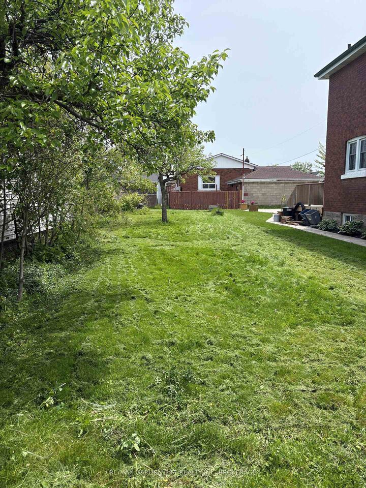 Property Photo:  190 McAlpine Avenue S  ON L3B 1T6 