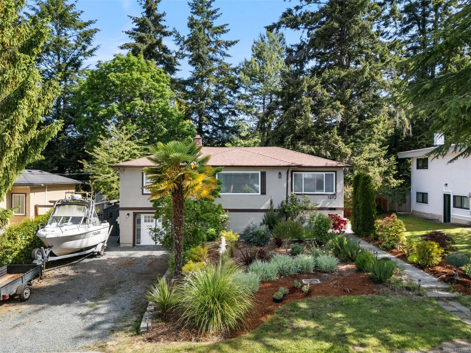 Property Photo:  1232 Pearce Cres  BC V8X 3S9 