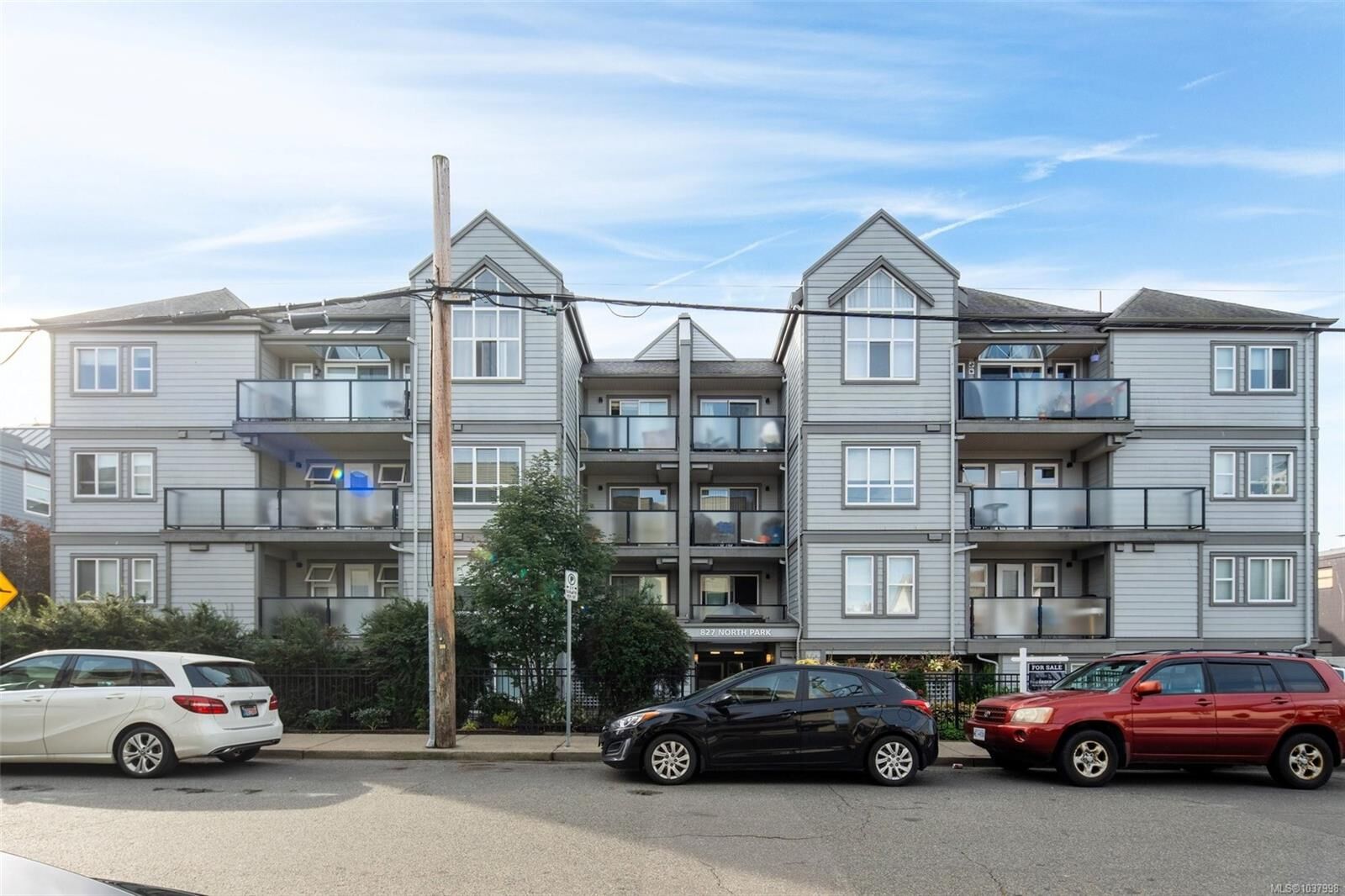 Property Photo:  827 North Park St 415  BC V8W 3Y3 