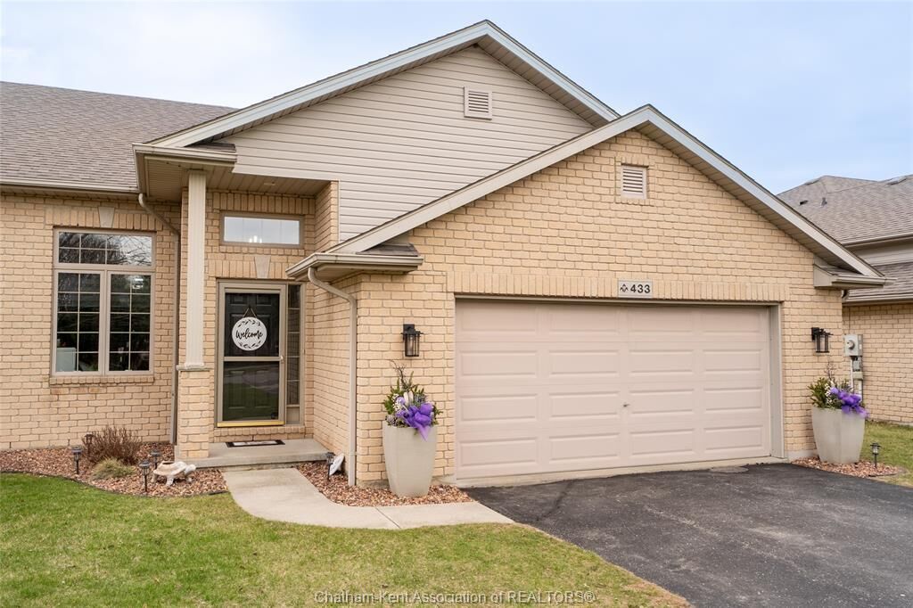 Property Photo: 433 Keil Trail North ON N7L 5R2