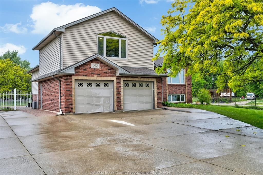 Property Photo: 303 Gosfield Townline West ON N8M 2X5