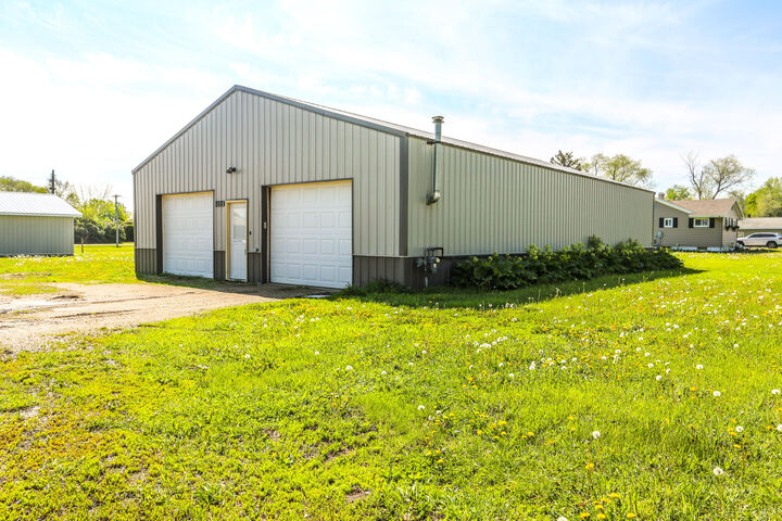 Property Photo:  717 4th Avenue  SD 57451 