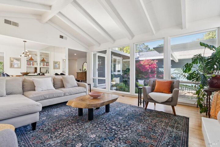 Property Photo:  80 Upper Oak Drive  CA 94903 