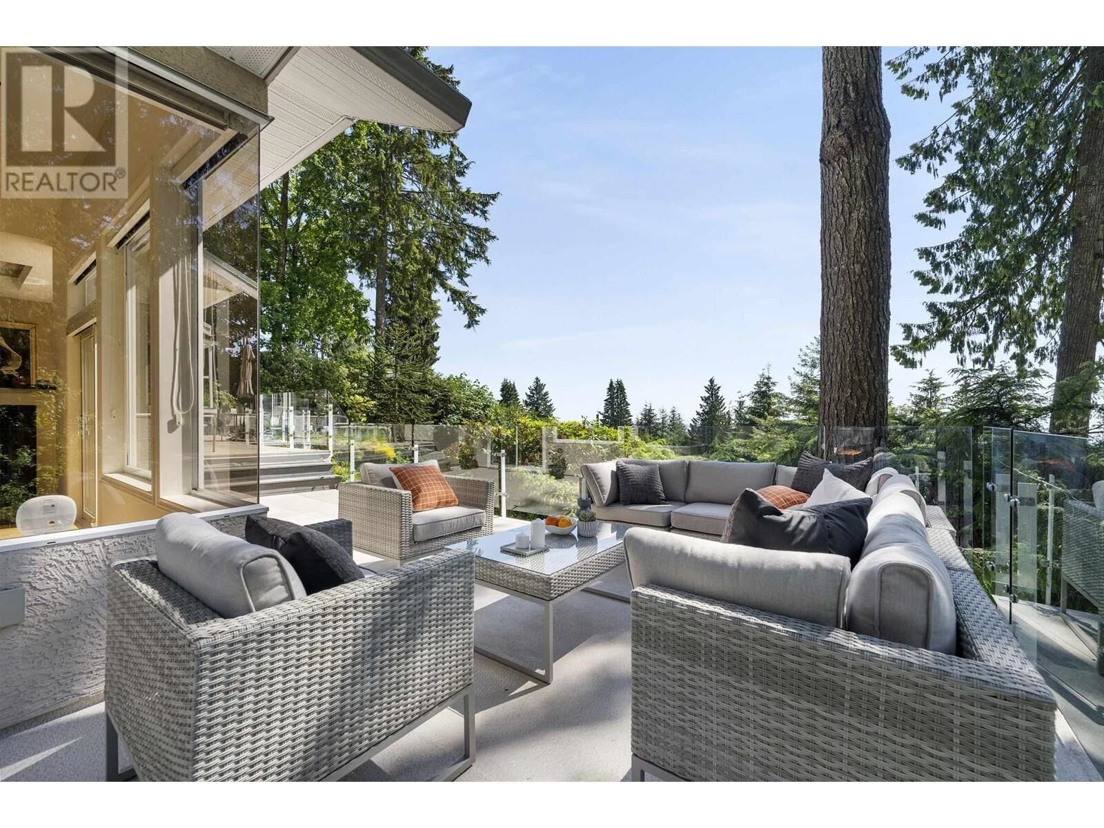 Property Photo: 463 Ventura Crescent BC V7N 3G8