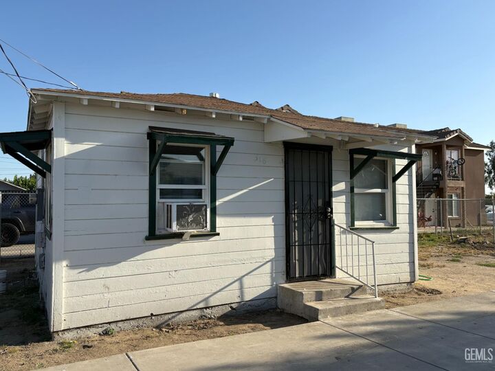 Property Photo:  316 Fremont Street  CA 93215 