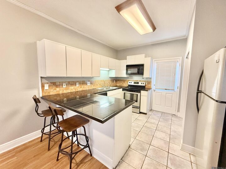 Property Photo: 5131 Buttercreek Ln #103 LA 70809