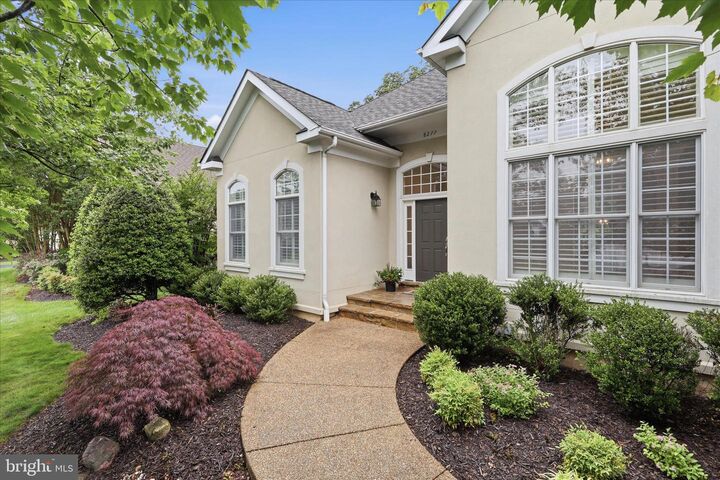Property Photo: 8277 Roxborough Loop VA 20155