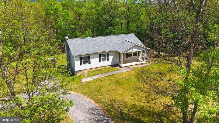 Property Photo:  402 Nugget Lane  WV 26726 
