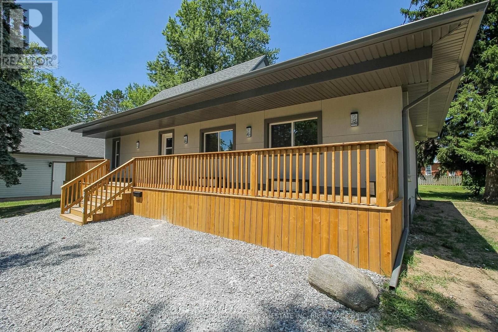 Property Photo:  378 Thorold Road  ON L3C 3W6 