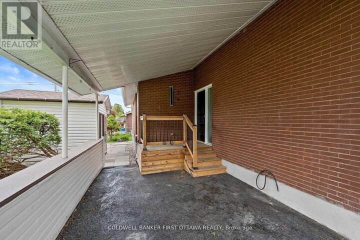 Property Photo:  26 Spring Garden Avenue  ON K2G 3B4 