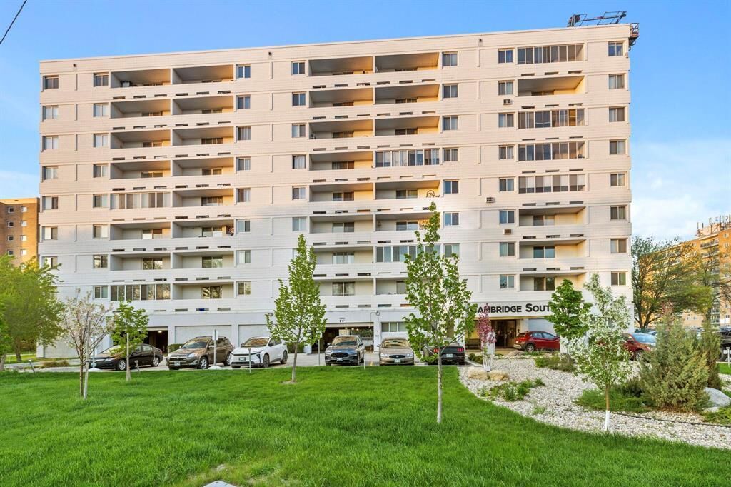 Property Photo: 870 Cambridge Street MB R3M 3H5