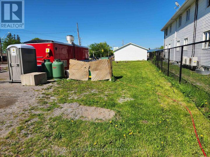 Property Photo:  182 Daniel Street South  ON K7S 2L8 