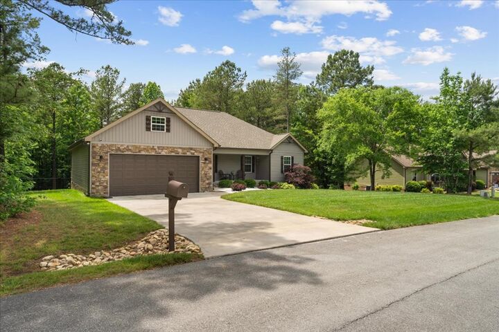 Property Photo: 1072 Bell Loop GA 30705