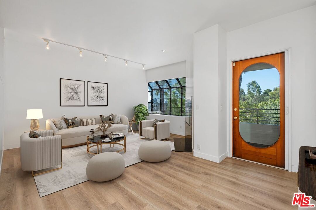 Property Photo:  3023 Berkeley Ave  CA 90026 