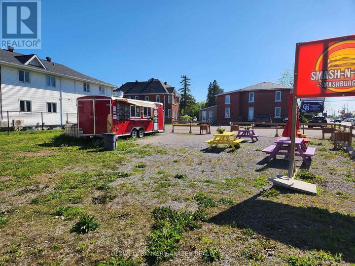 182 Daniel Street South — photo 1