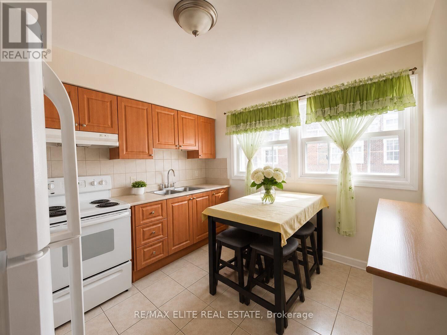 Property Photo:  110 Purpledusk Trail  ON M1E 4E1 