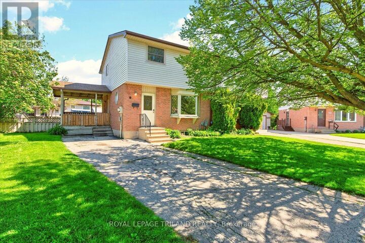 Property Photo:  9 Parcreek Place  ON N7G 3S1 
