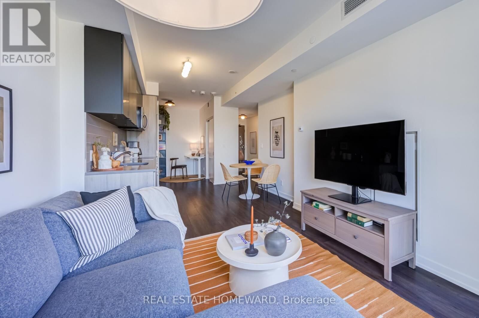 Property Photo: 223 St Clair Avenue West 309 ON M4V 1R3
