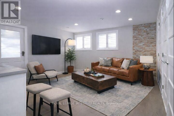Property Photo:  9B Gwynne Avenue South  ON K1Y 1X1 