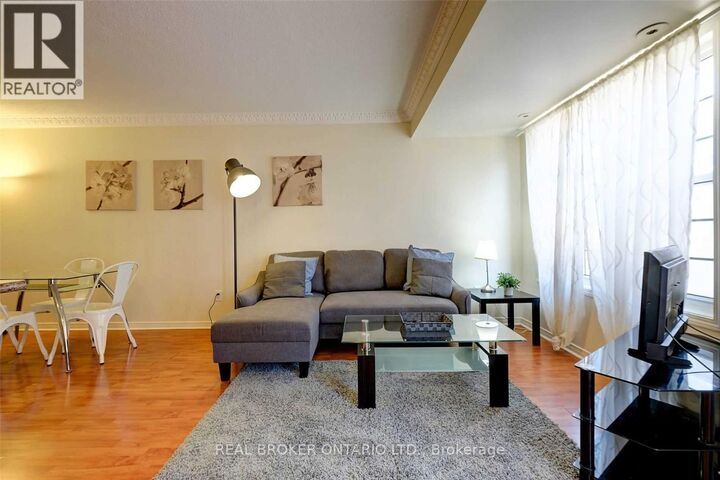 Property Photo: 37 Four Winds Drive 26 ON M3J 1K7
