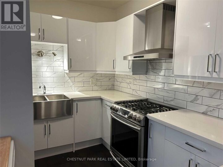 Property Photo:  179 Avenue Road 2nd Flr  ON M5R 2J2 