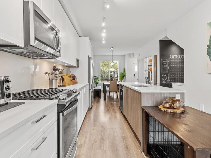 Property Photo: 9688 162A Street 6 BC V4N 6V3