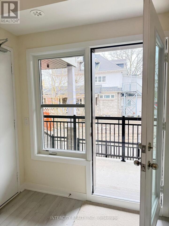 Property Photo:  111-15100 Yonge Street 235  ON L4G 4C8 