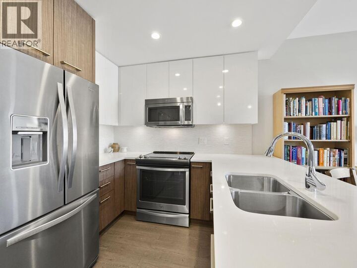 Property Photo: 875 Gibsons Way 205 BC V0N 1V7