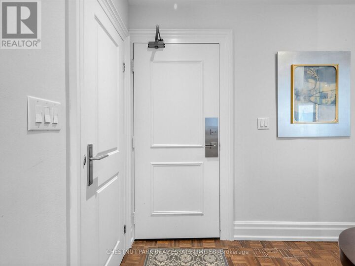 Property Photo:  616 Avenue Road 100  ON M4V 2K8 