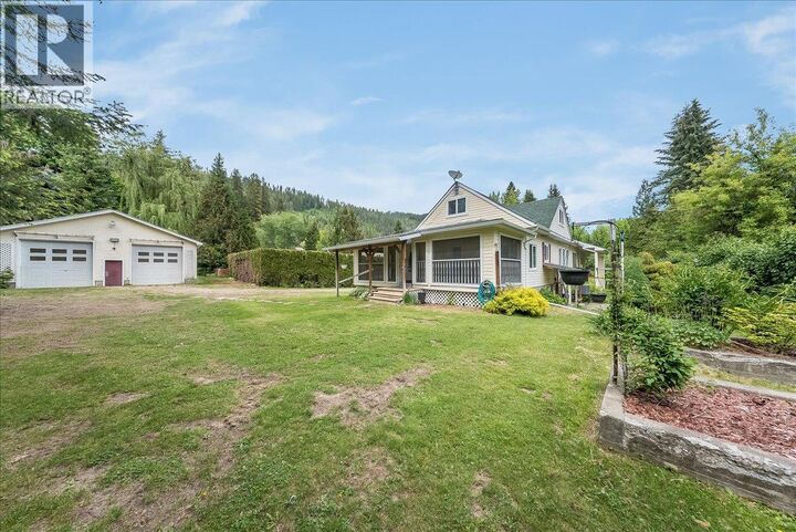 25 Davis Avenue — photo 1