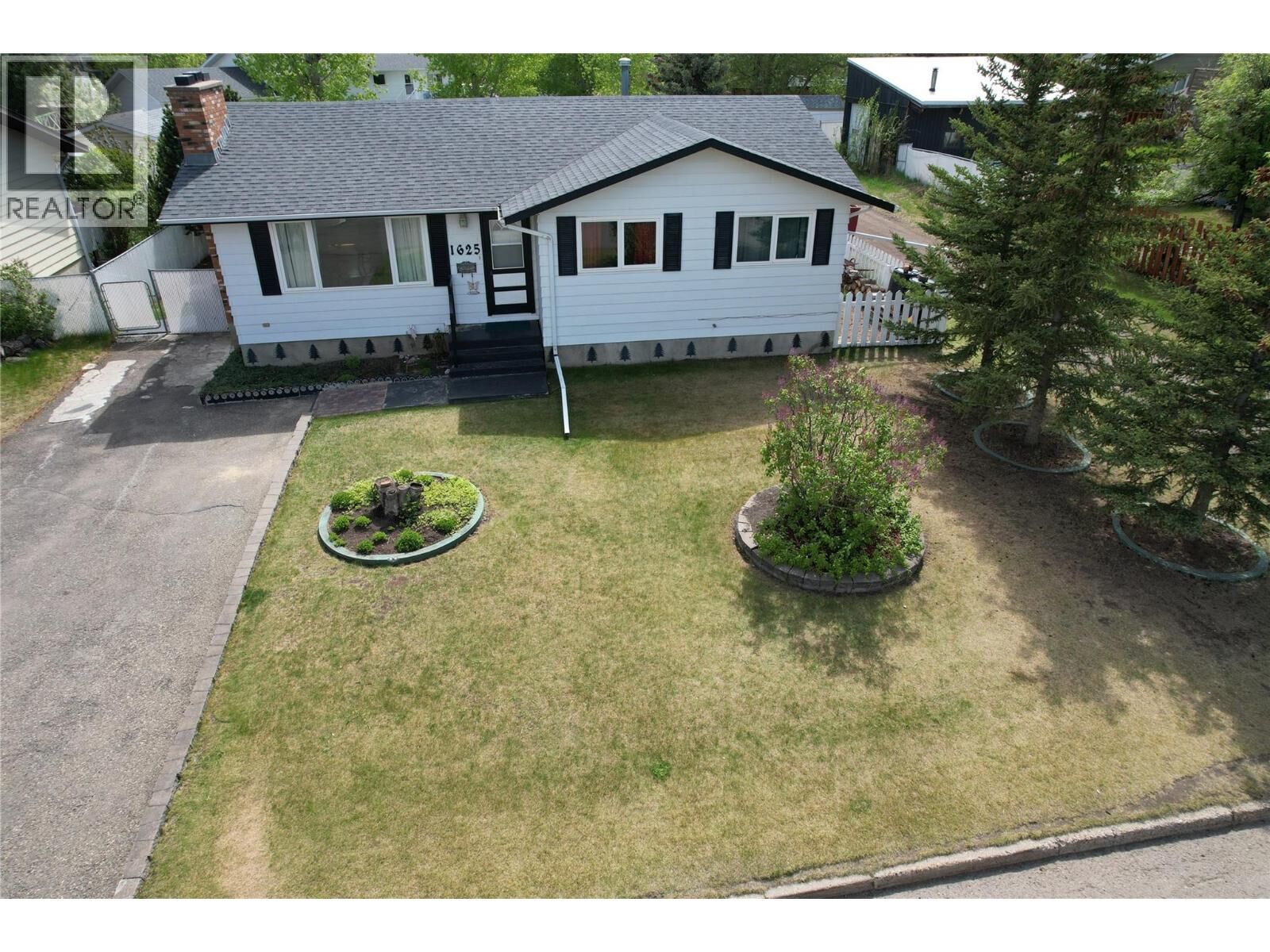 Property Photo:  1625 113 Avenue  BC V1G 4J7 