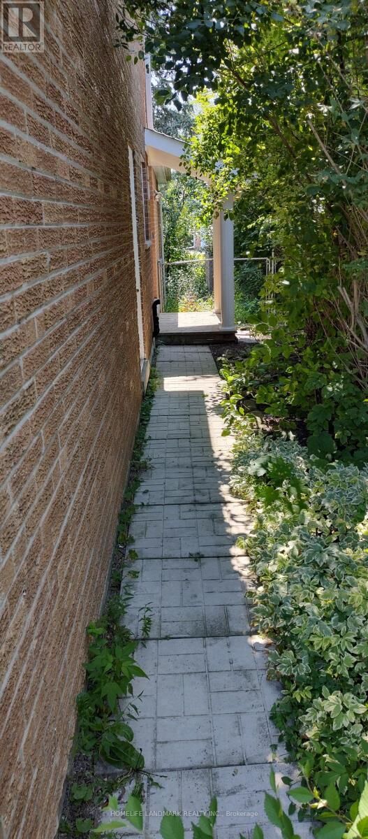 Property Photo: 100 Kingslake Road ON M2J 3E8