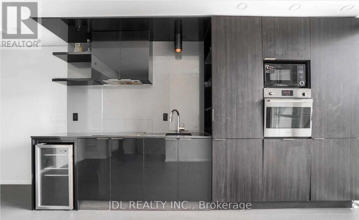 Property Photo: 70 Temperance Street 1514 ON M5H 0B1