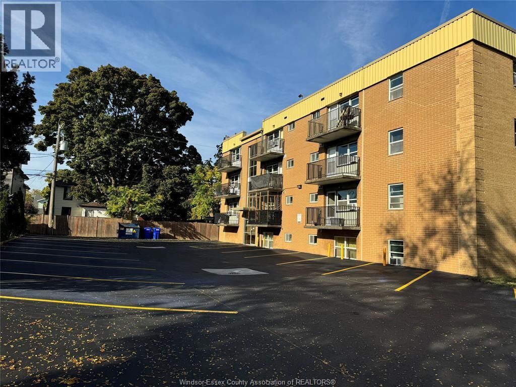 Property Photo:  2035 University Avenue West 102  ON N9B 1E1 