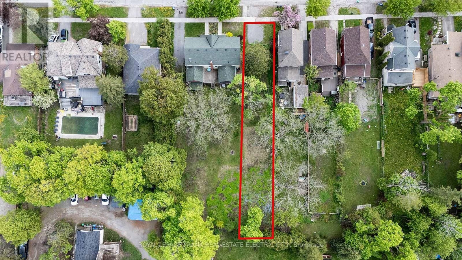 Property Photo:  727 Bethune Street North  ON K9H 4A5 