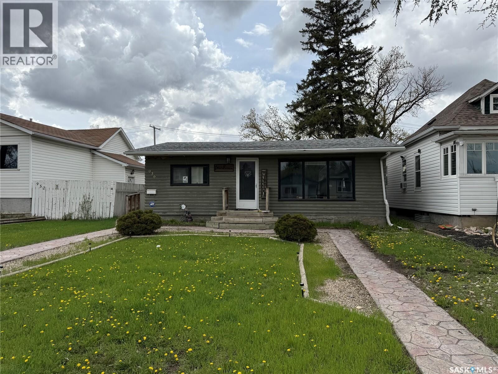 Property Photo:  936 Wallace Street  SK S4N 3Y5 