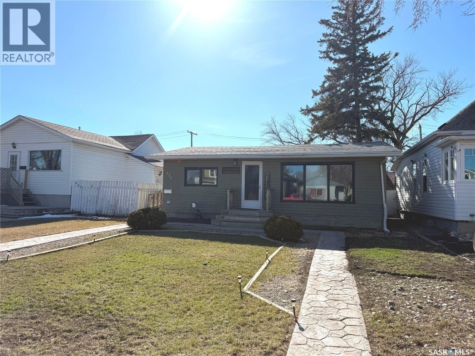 Property Photo:  936 Wallace Street  SK S4N 3Y5 