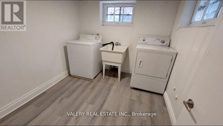 Property Photo:  130 Glengarry Avenue  ON M5M 1E2 
